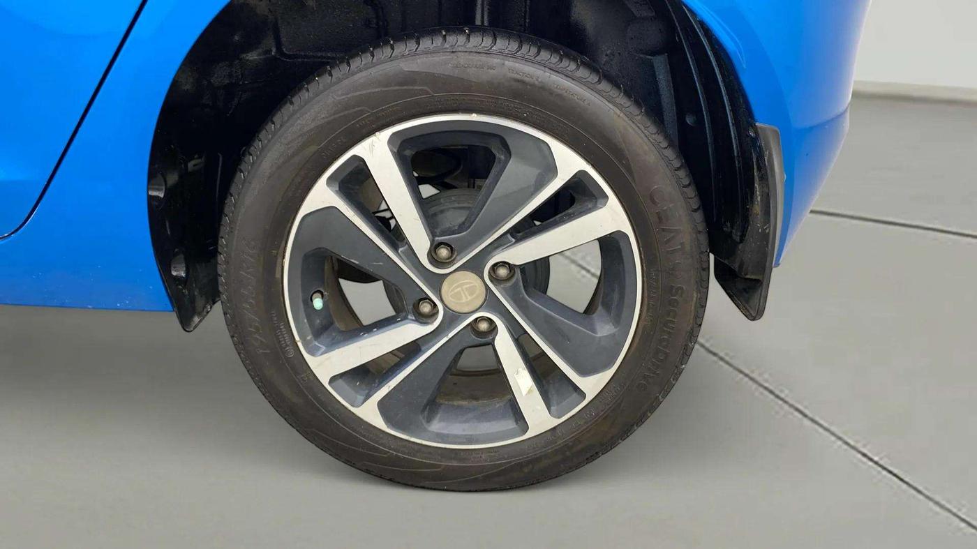 2021 Tata ALTROZ XZ PETROL, Petrol, Manual, 29,672 km, Left Rear Wheel