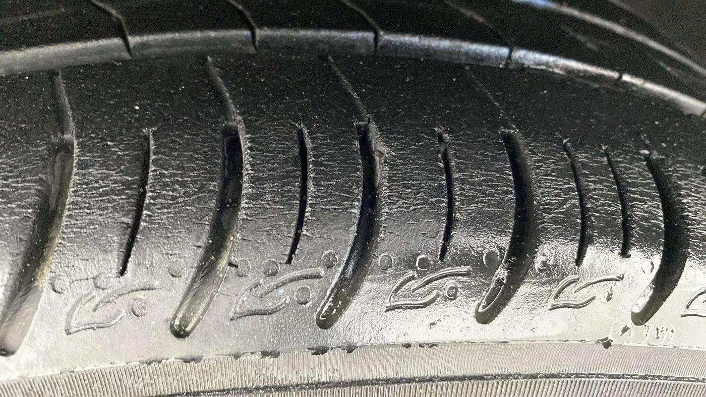 2021 Tata ALTROZ XZ PETROL, Petrol, Manual, 29,672 km, Left Front Tyre Tread