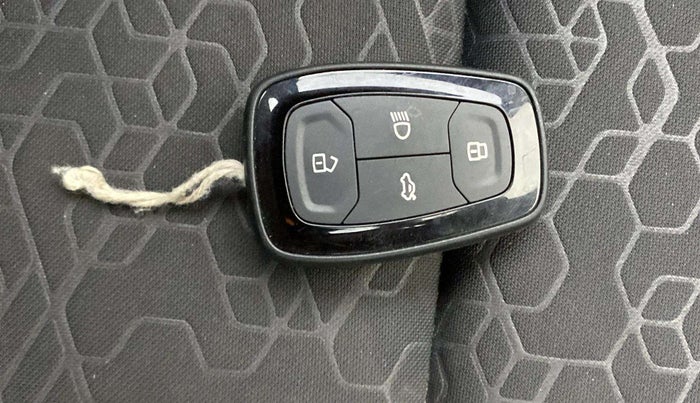 2021 Tata ALTROZ XZ PETROL, Petrol, Manual, 29,649 km, Key Close Up