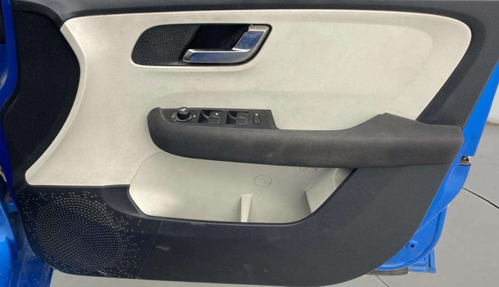 2021 Tata ALTROZ XZ PETROL, Petrol, Manual, 29,649 km, Driver Side Door Panels Control
