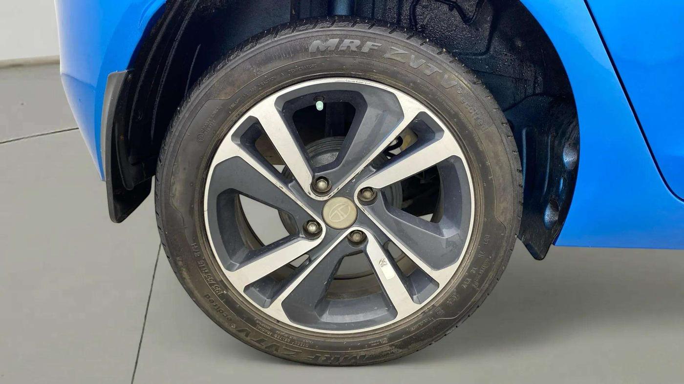 2021 Tata ALTROZ XZ PETROL, Petrol, Manual, 29,672 km, Right Rear Wheel