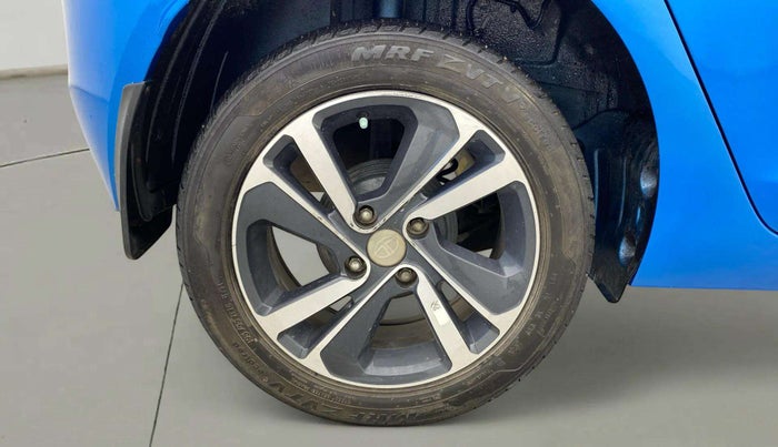 2021 Tata ALTROZ XZ PETROL, Petrol, Manual, 29,649 km, Right Rear Wheel