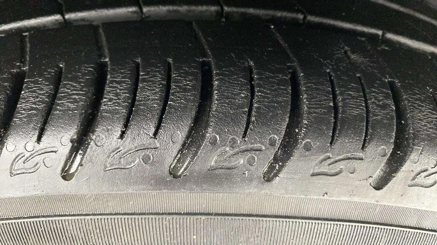 2021 Tata ALTROZ XZ PETROL, Petrol, Manual, 29,672 km, Right Front Tyre Tread