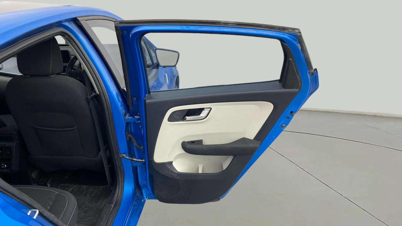 2021 Tata ALTROZ XZ PETROL, Petrol, Manual, 29,672 km, RHS Rear Door
