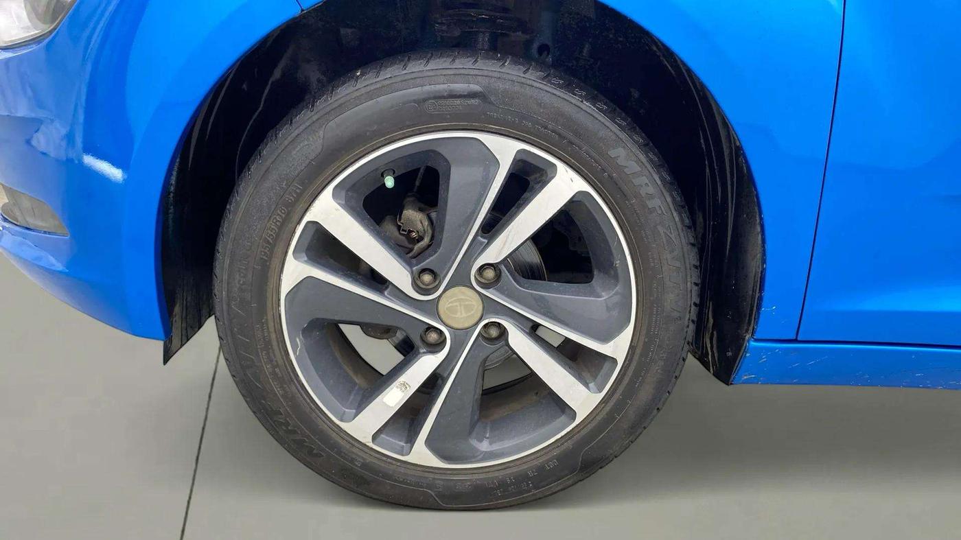 2021 Tata ALTROZ XZ PETROL, Petrol, Manual, 29,672 km, Left Front Wheel