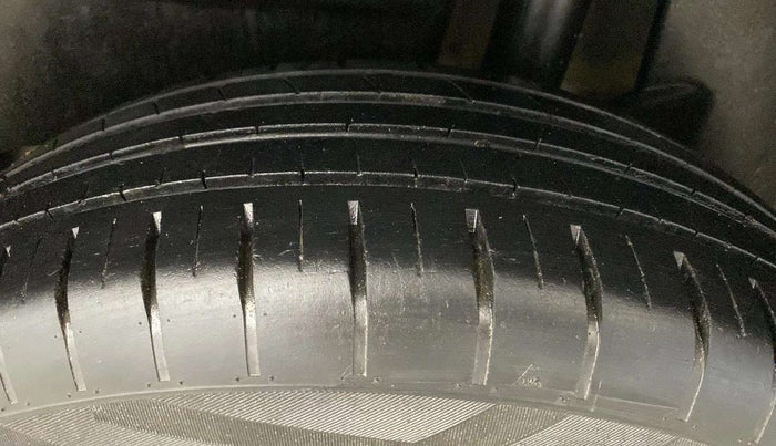 2023 Maruti Dzire ZXI CNG, CNG, Manual, 38,332 km, Left Rear Tyre Tread