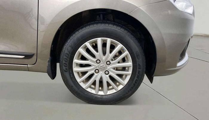 2023 Maruti Dzire ZXI CNG, CNG, Manual, 38,332 km, Right Front Wheel