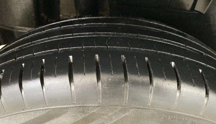 2023 Maruti Dzire ZXI CNG, CNG, Manual, 38,332 km, Right Rear Tyre Tread