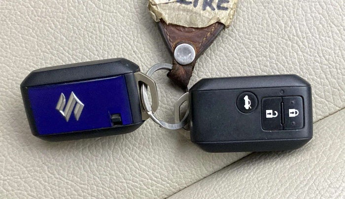 2023 Maruti Dzire ZXI CNG, CNG, Manual, 38,332 km, Key Close Up