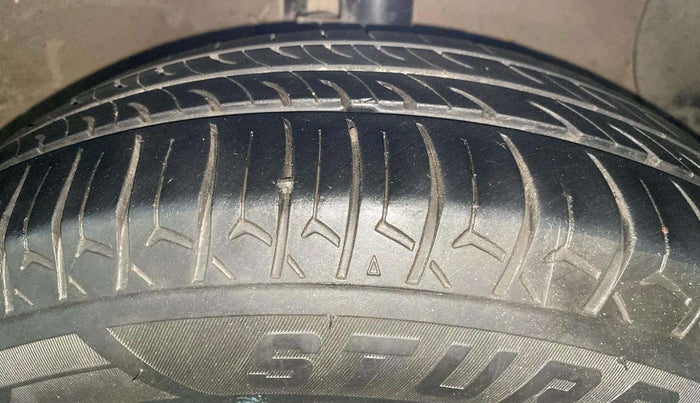 2015 Hyundai Xcent S (O) 1.2, Petrol, Manual, 79,743 km, Right Front Tyre Tread