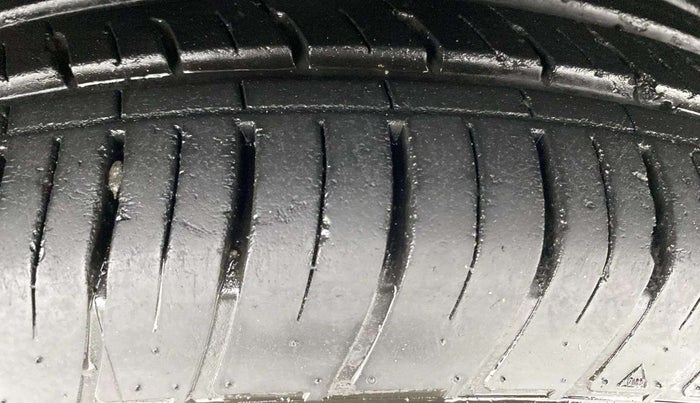 2015 Mahindra XUV500 W10, Diesel, Manual, 84,897 km, Right Front Tyre Tread