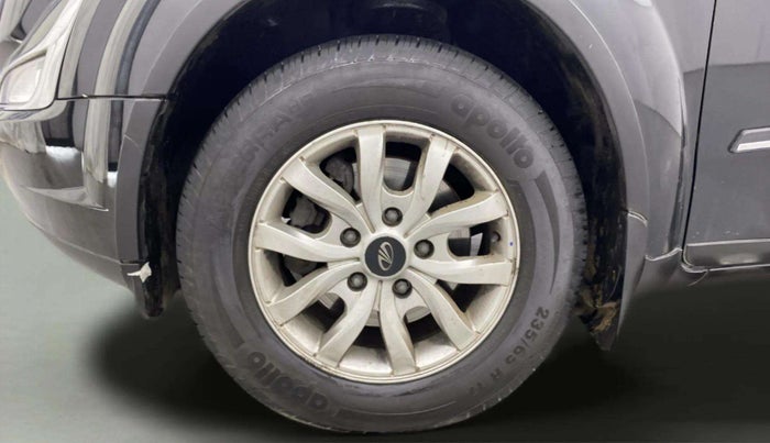 2015 Mahindra XUV500 W10, Diesel, Manual, 84,897 km, Left Front Wheel