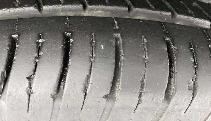 2015 Mahindra XUV500 W10, Diesel, Manual, 84,897 km, Left Rear Tyre Tread