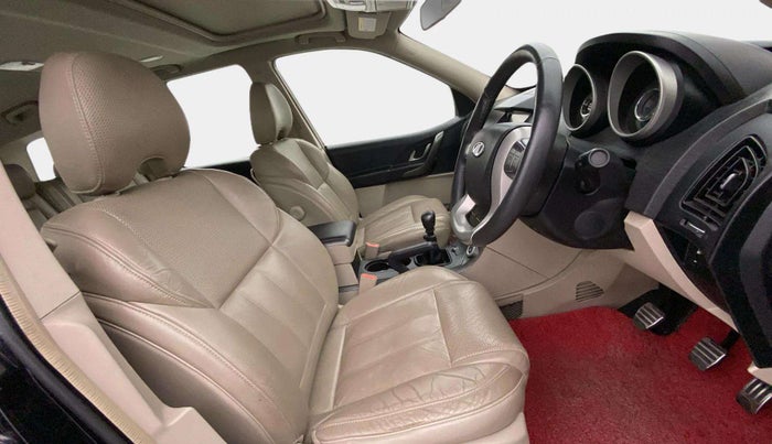 2015 Mahindra XUV500 W10, Diesel, Manual, 84,897 km, Right Side Front Door Cabin