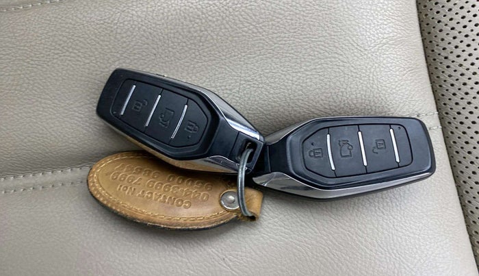2015 Mahindra XUV500 W10, Diesel, Manual, 84,897 km, Key Close Up