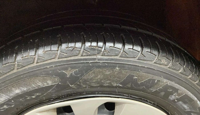 2017 Maruti Baleno DELTA PETROL 1.2, Petrol, Manual, 22,851 km, Left Front Tyre Tread