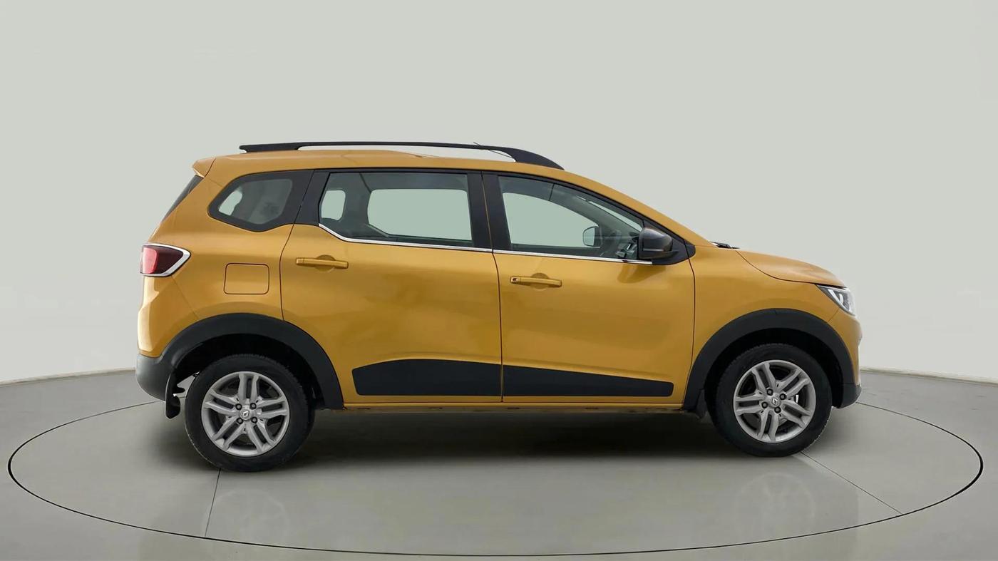 2022 Renault TRIBER RXZ, Petrol, Manual, 15,447 km, Right Side View