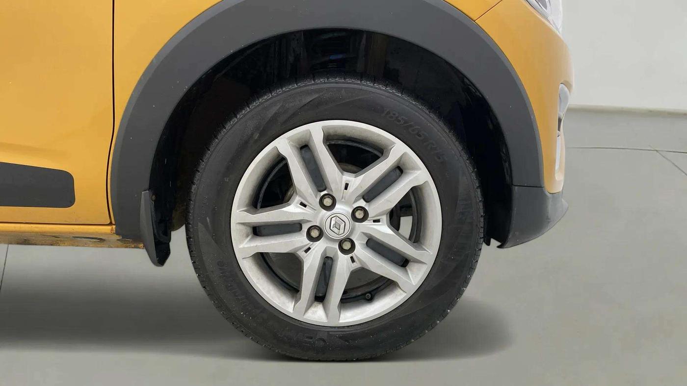 2022 Renault TRIBER RXZ, Petrol, Manual, 15,447 km, Right Front Wheel