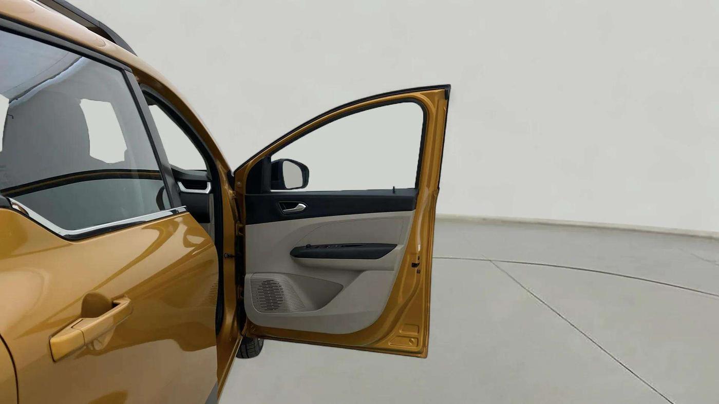 2022 Renault TRIBER RXZ, Petrol, Manual, 15,447 km, RHS Front Door