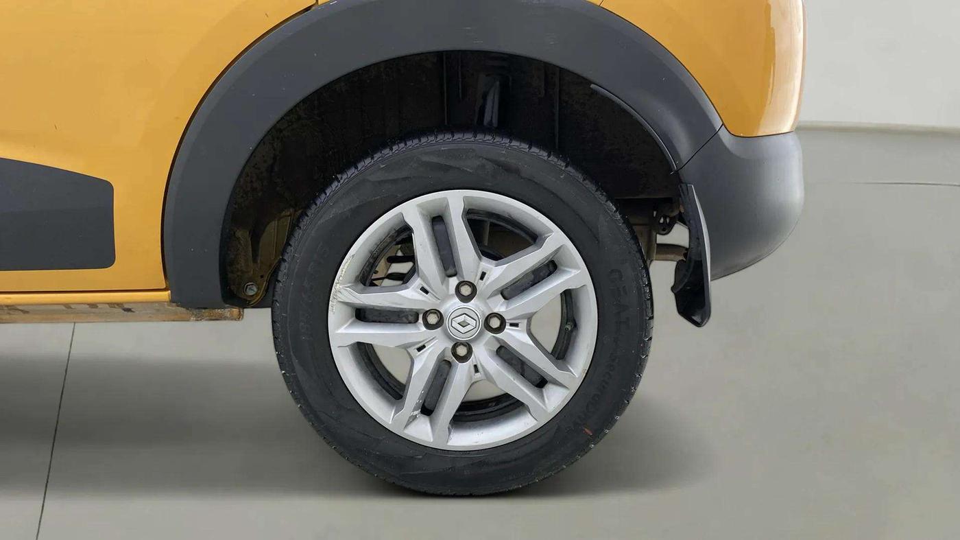 2022 Renault TRIBER RXZ, Petrol, Manual, 15,447 km, Left Rear Wheel