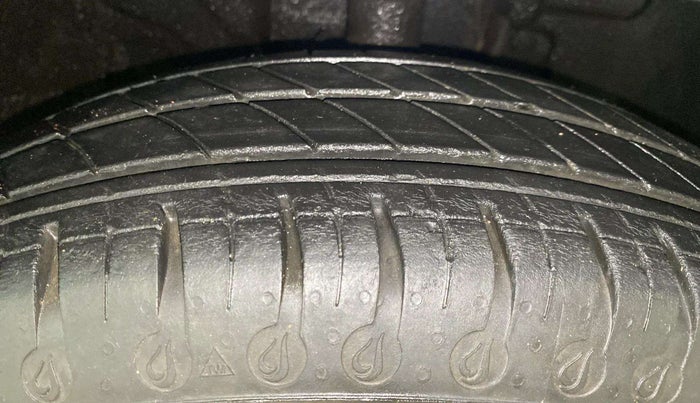 2021 Renault Kwid RXT 1.0 (O), Petrol, Manual, 15,642 km, Right Front Tyre Tread