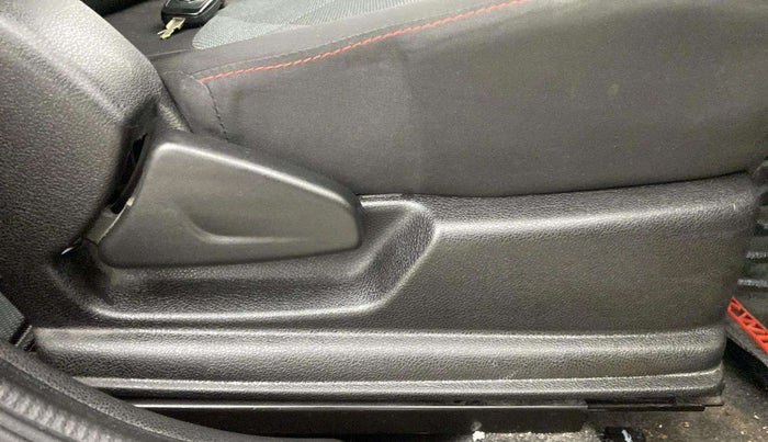 2021 Renault Kwid RXT 1.0 (O), Petrol, Manual, 15,642 km, Driver Side Adjustment Panel