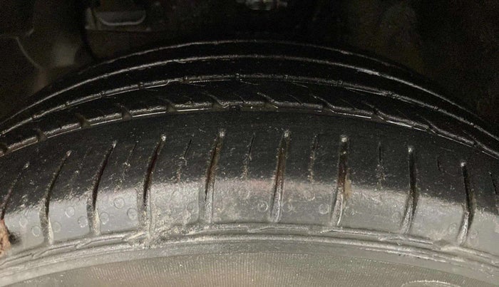 2014 Hyundai Elite i20 ASTA 1.2, Petrol, Manual, 74,367 km, Left Front Tyre Tread