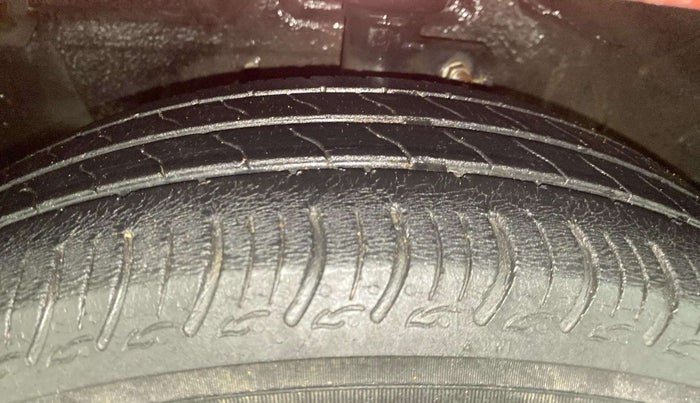 2014 Maruti Celerio VXI, Petrol, Manual, 97,825 km, Left Front Tyre Tread