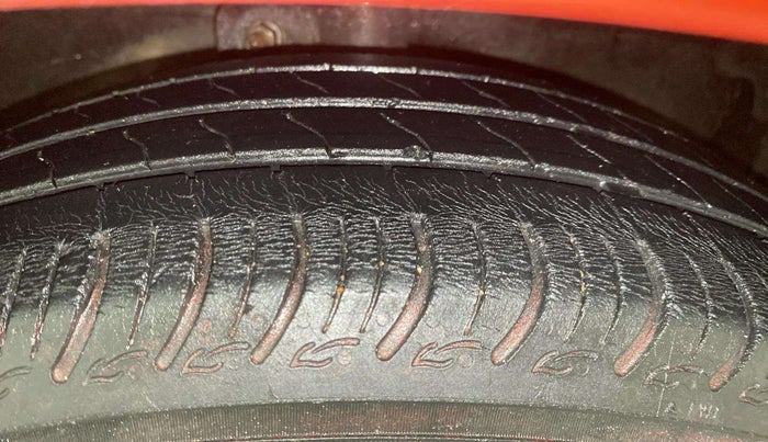 2014 Maruti Celerio VXI, Petrol, Manual, 97,825 km, Right Front Tyre Tread