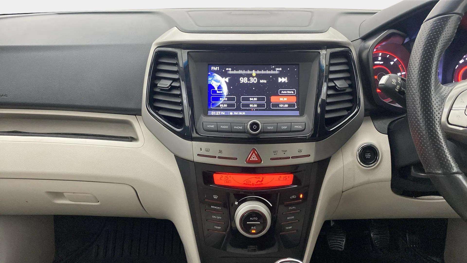 Center-console---infotainment-28