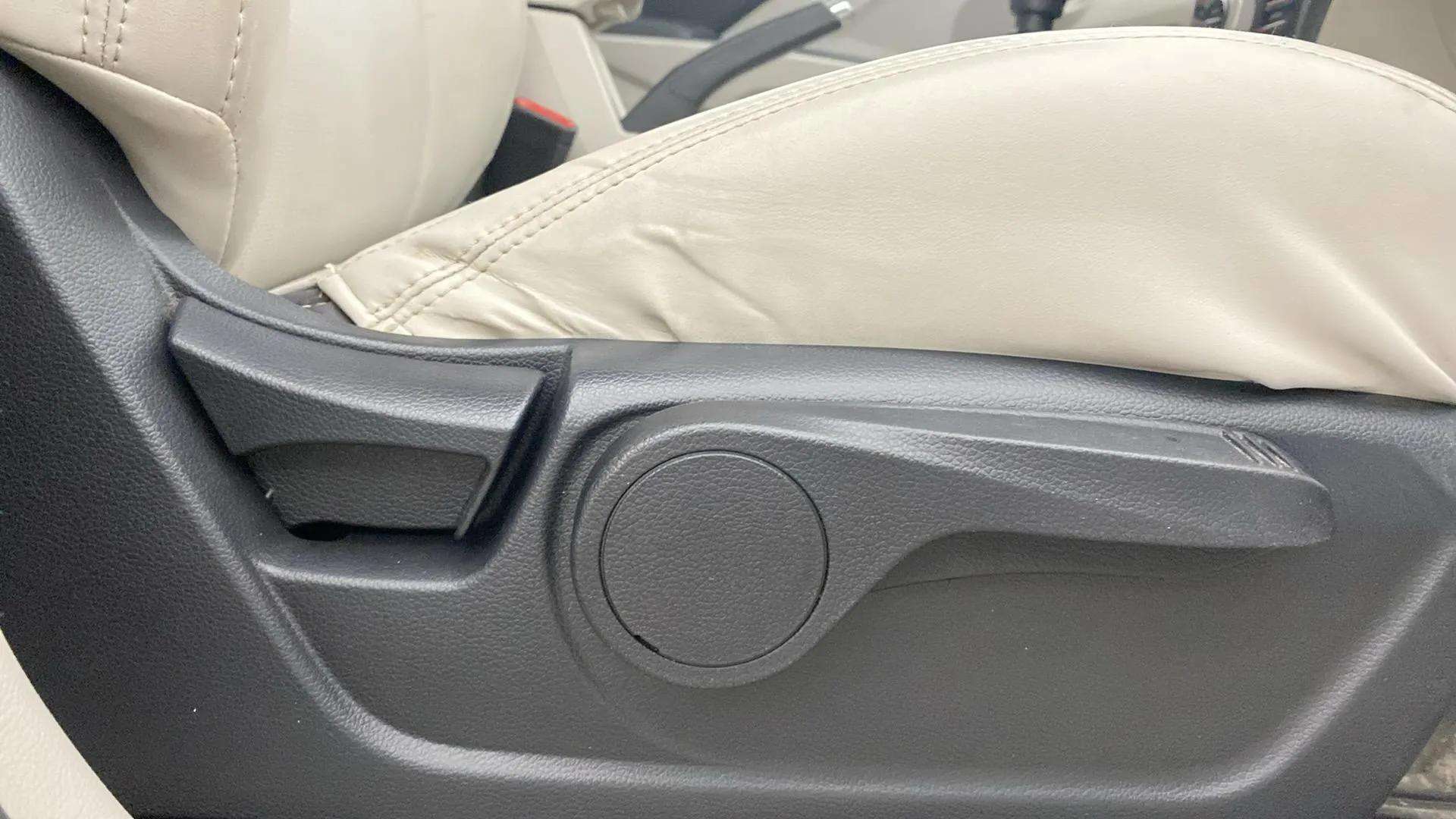 Driver-side-adjustment-panel-40
