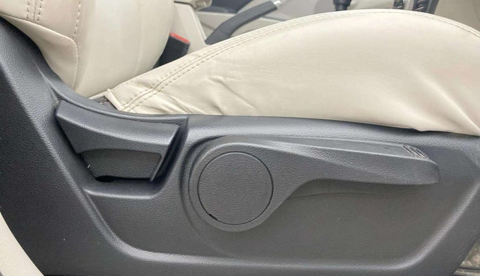 2021 Mahindra XUV300 W8 1.5 DIESEL, Diesel, Manual, 28,539 km, Driver Side Adjustment Panel