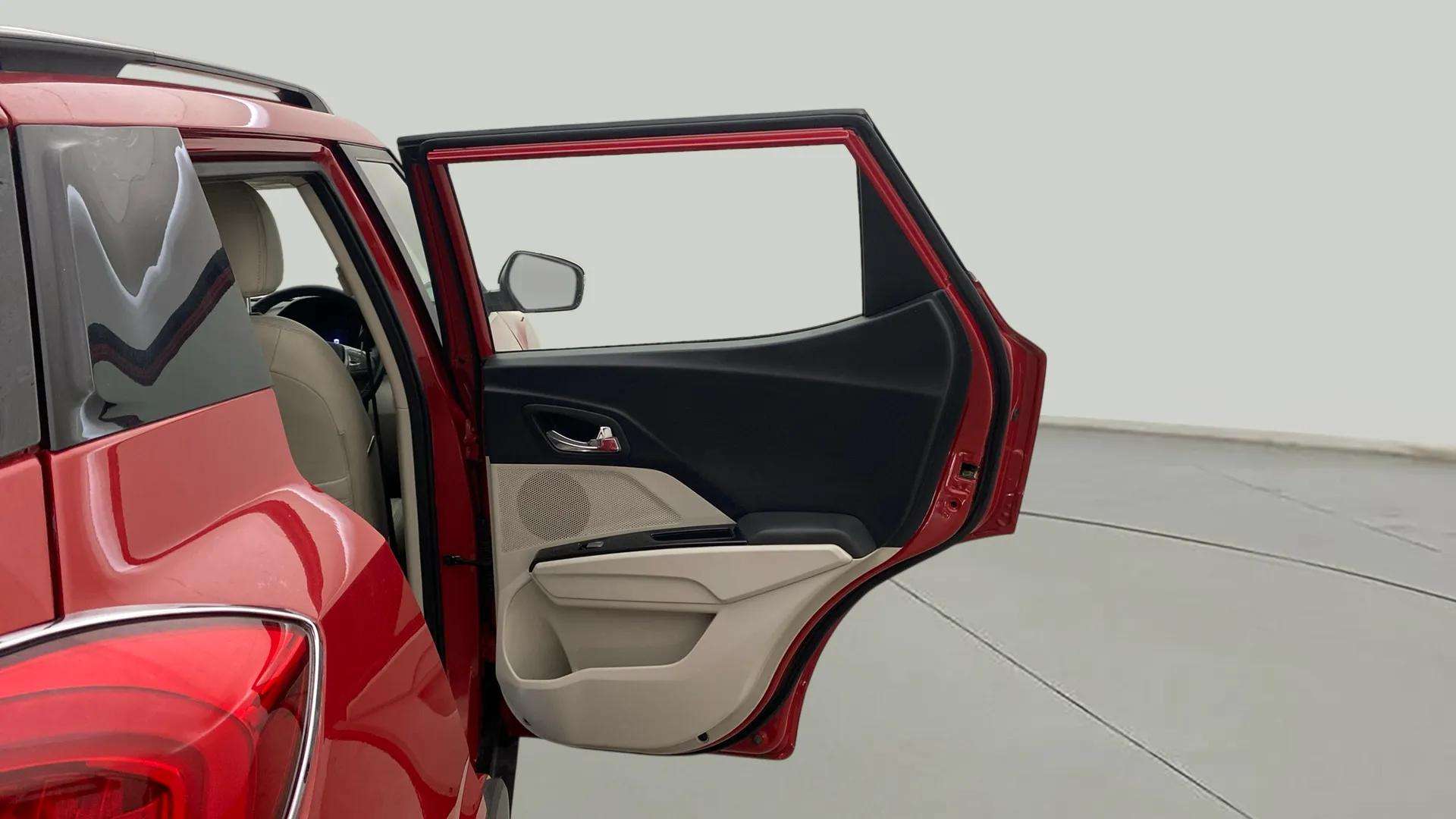 RHS-Rear-Door-Open-33