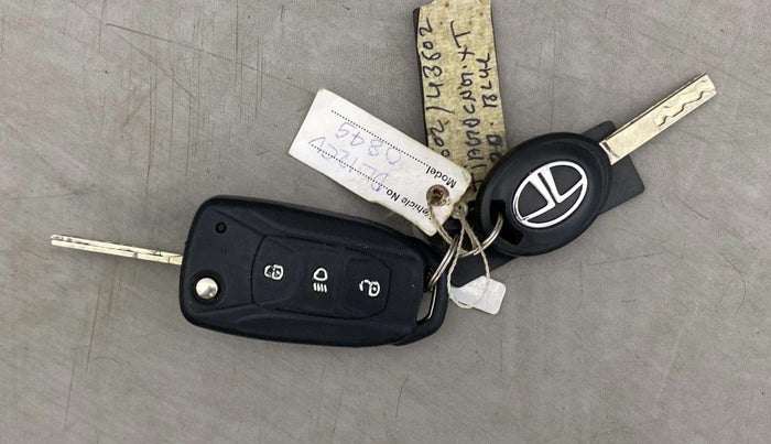 2022 Tata Tiago XT CNG, CNG, Manual, 6,299 km, Key Close Up