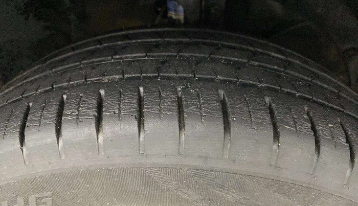 2017 Maruti Baleno ZETA PETROL 1.2, Petrol, Manual, 48,901 km, Right Front Tyre Tread