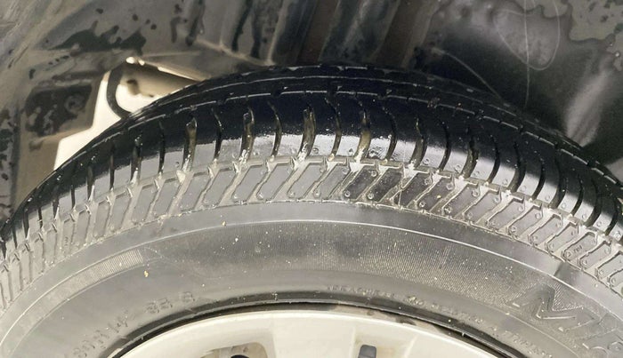 2014 Maruti Swift Dzire VXI, Petrol, Manual, 91,687 km, Right Rear Tyre Tread
