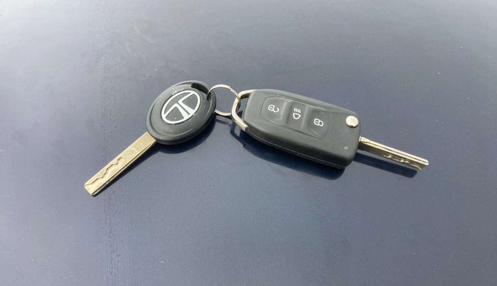 2022 Tata Tiago XZA PLUS PETROL, Petrol, Automatic, 21,312 km, Key Close Up