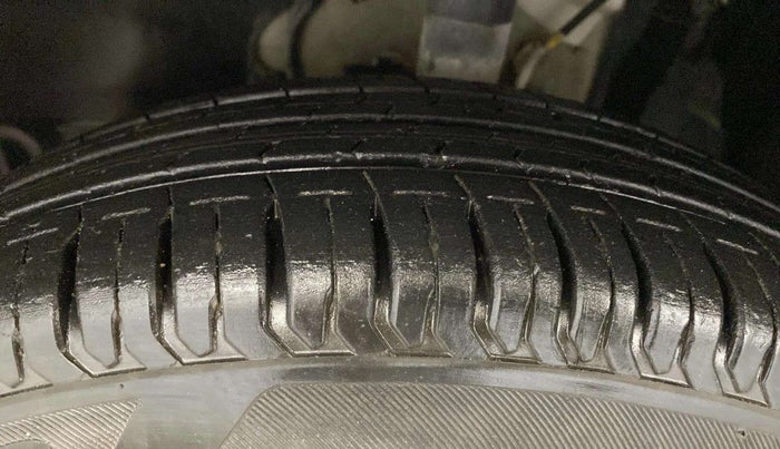 2022 Tata ALTROZ XE PLUS PETROL, Petrol, Manual, 23,665 km, Left Front Tyre Tread