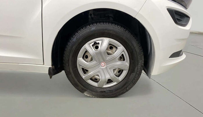 2022 Tata ALTROZ XE PLUS PETROL, Petrol, Manual, 23,665 km, Right Front Wheel