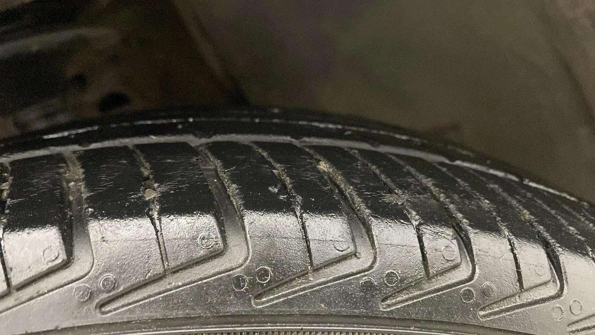 RHS-Front-Tyre-Tread-18