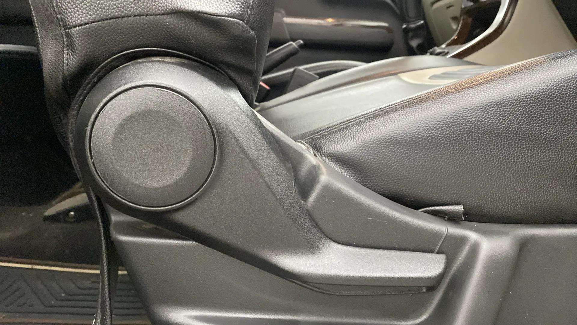 Driver-side-adjustment-panel-40