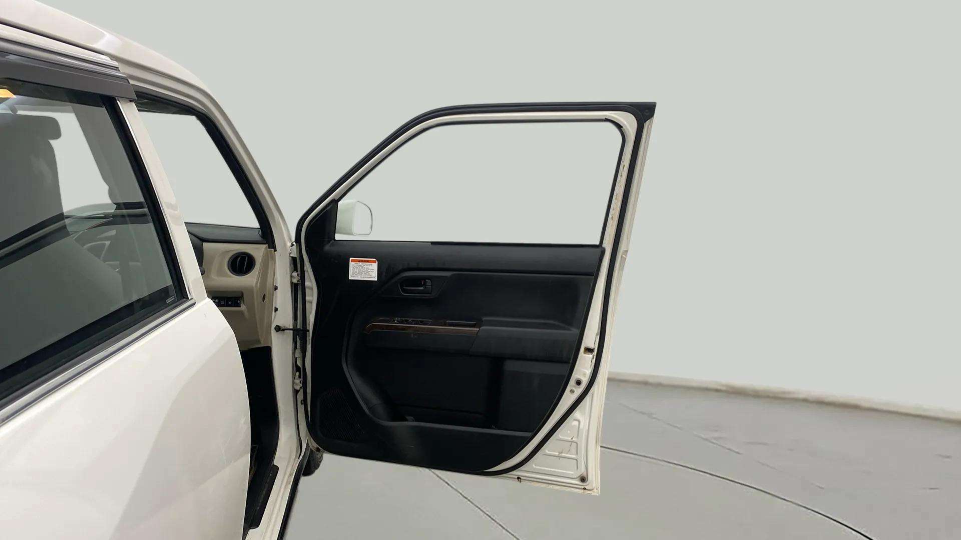 RHS-Front-Door-Open-32