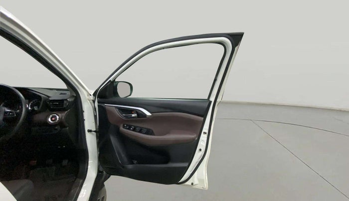 2023 Maruti Grand Vitara ZETA CNG, CNG, Manual, 19,471 km, RHS Front Door