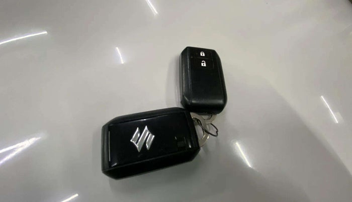 2023 Maruti Grand Vitara ZETA CNG, CNG, Manual, 19,471 km, Key Close Up