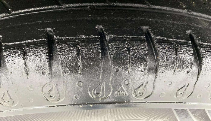 2022 Renault Kwid RXT 1.0 AMT, Petrol, Automatic, 20,639 km, Left Front Tyre Tread