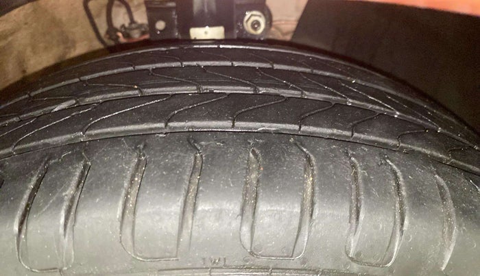 2015 Volkswagen Polo HIGHLINE1.2L, Petrol, Manual, 78,277 km, Right Front Tyre Tread