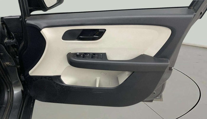 2023 Tata ALTROZ XM PLUS SUNROOF CNG, CNG, Manual, 38,179 km, Driver Side Door Panels Control