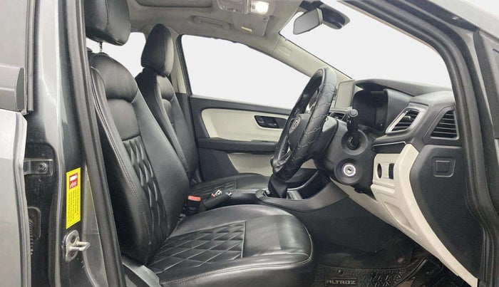 2023 Tata ALTROZ XM PLUS SUNROOF CNG, CNG, Manual, 38,179 km, Right Side Front Door Cabin