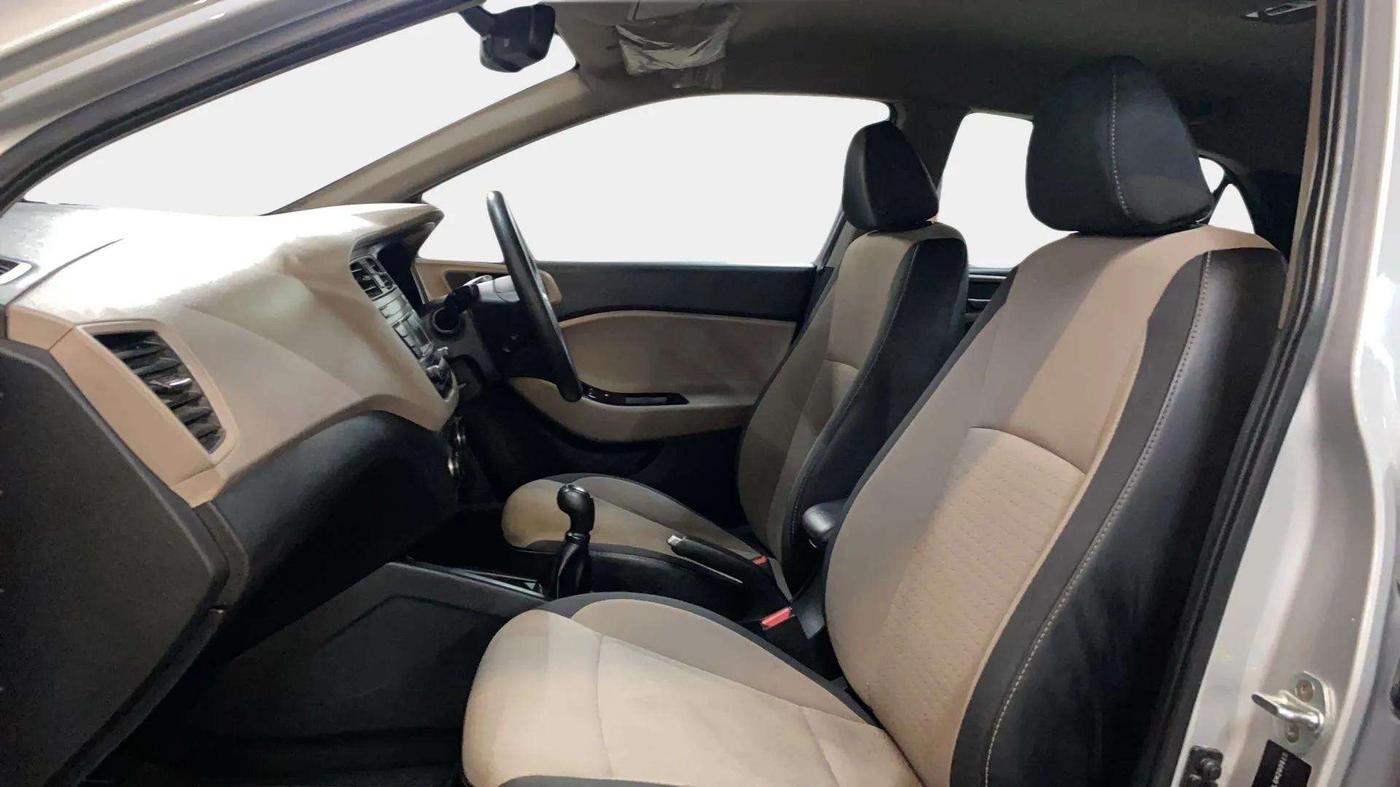2016 Hyundai Elite i20 SPORTZ 1.2, Petrol, Manual, 32,629 km, Right Side Front Door Cabin
