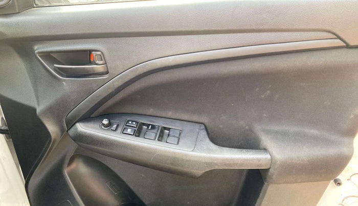 2022 Maruti BREZZA VXI SMART HYBRID, Petrol, Manual, 17,331 km, Driver Side Door Panels Control